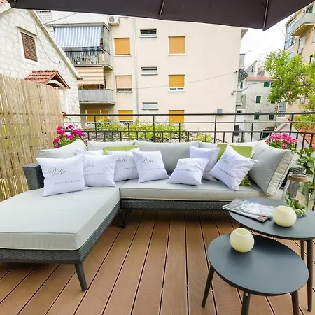 Carob In City Center Apartment *