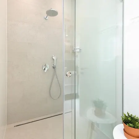 Apartment Carob In City Center