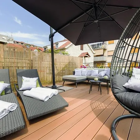 Apartment Carob In City Center Split